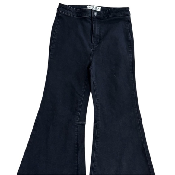 WE THE FREE PEOPLE Youthquake Flare Stretch Cropped Jean Black Sz 26 Frayed Hem - Picture 10 of 11
